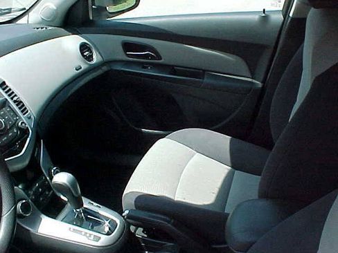 Used 2014 Chevrolet Cruze LS FWD image 13