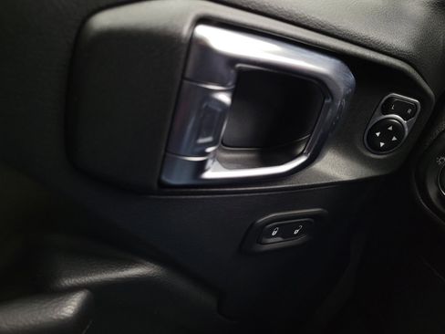 Used 2018 Jeep Wrangler Sport image 27