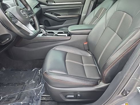 Used 2025 Nissan Altima 2.5 SR FWD image 13