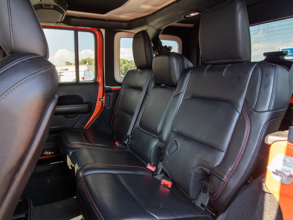 Used 2018 Jeep Wrangler Unlimited Rubicon w/ Dual Top Group AWD/4WD image 10