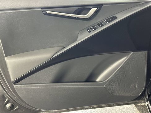 Used 2025 Kia Niro LX FWD image 28