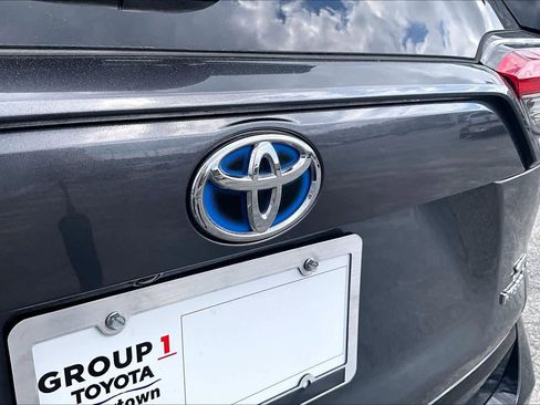 Used 2022 Toyota RAV4 SE image 10