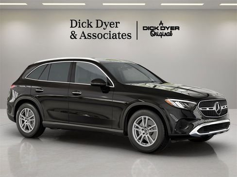 Used 2025 Mercedes-Benz GLC 300 image 1