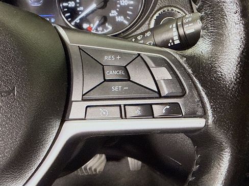 Used 2020 Nissan Rogue SV image 15