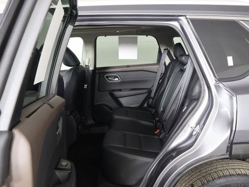 Used 2021 Nissan Rogue SV w/ Premium Package image 31