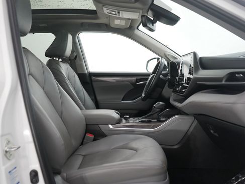 Used 2022 Toyota Highlander Limited AWD/4WD image 12
