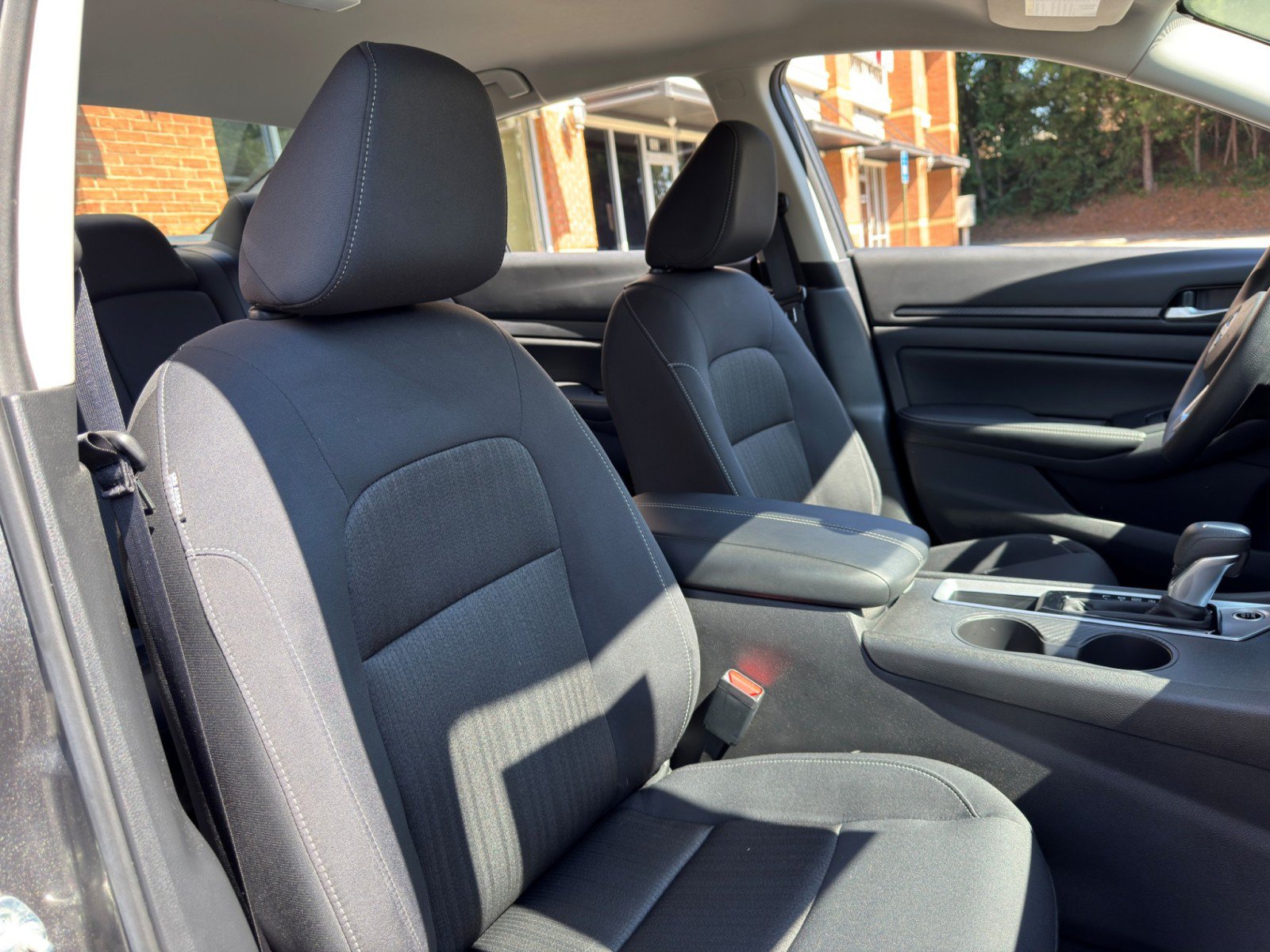 Used 2025 Nissan Altima 2.5 SV FWD image 31
