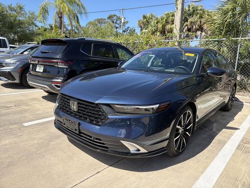 Used 2024 Honda Accord Touring image 3