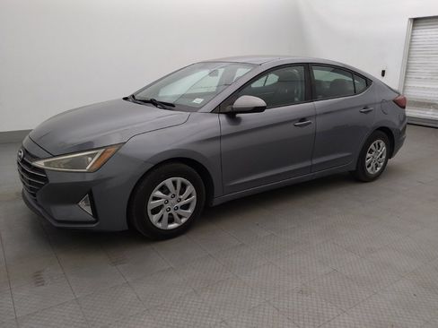 Used 2019 Hyundai Elantra SE FWD image 2