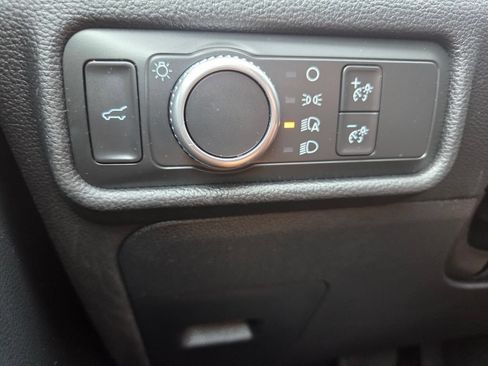 Used 2021 Ford Explorer XLT RWD image 12