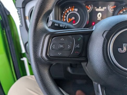 Used 2025 Jeep Gladiator Sport image 10