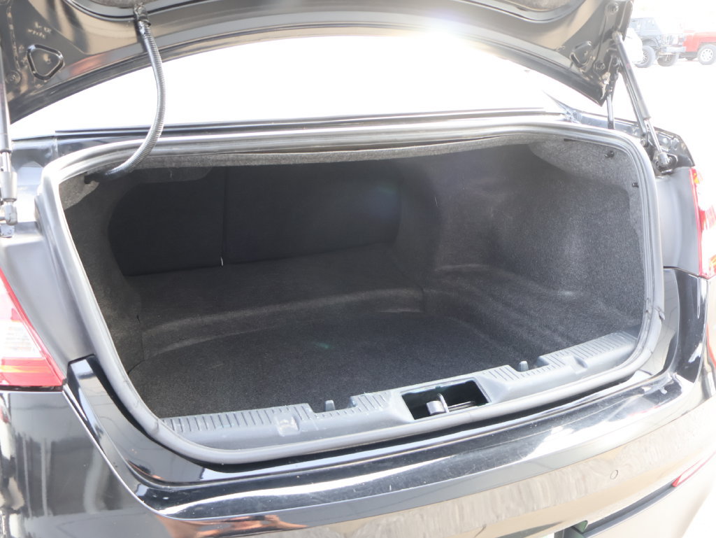 Used 2018 Ford Taurus SEL w/ Equipment Group 201A FWD image 14