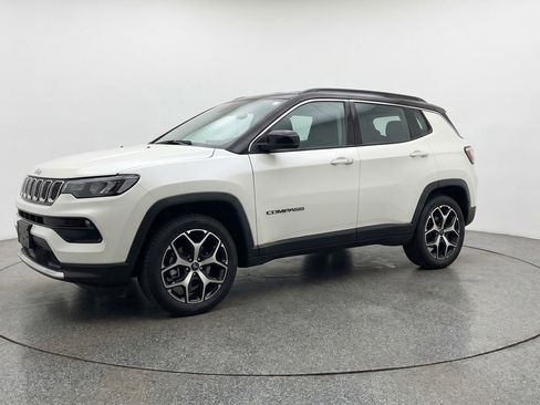 Used 2025 Jeep Compass Limited AWD/4WD image 3