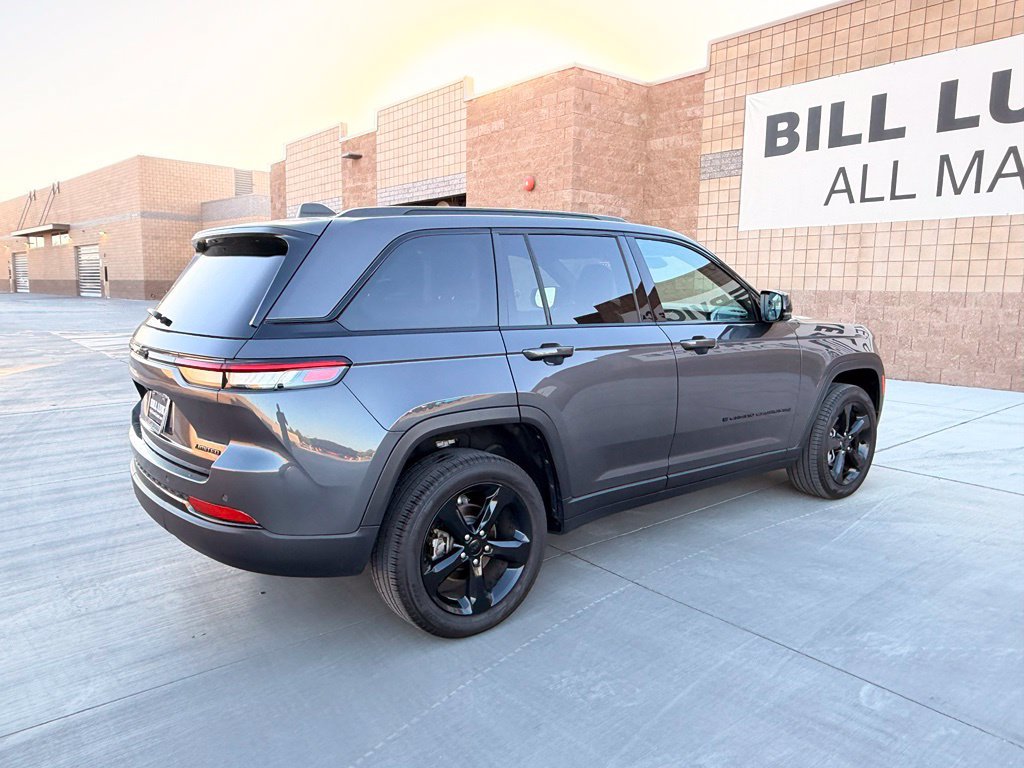 Used 2025 Jeep Grand Cherokee Limited w/ Black Appearance Package RWD image 6