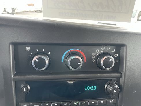 Used 2018 Chevrolet Express 2500 w/ Driver Convenience Package RWD image 11