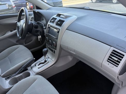 Used 2013 Toyota Corolla LE FWD image 25
