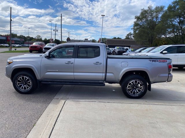 Used 2020 Toyota Tacoma TRD Sport w/ TRD Premium Sport Package AWD/4WD image 8