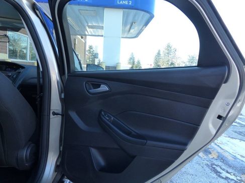 Used 2017 Ford Focus SE FWD image 39