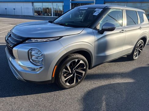 Used 2024 Mitsubishi Outlander SE image 8