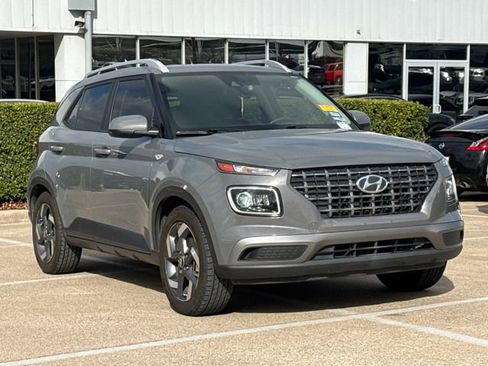 Used 2020 Hyundai Venue SEL w/ Convenience + Premium Package image 2
