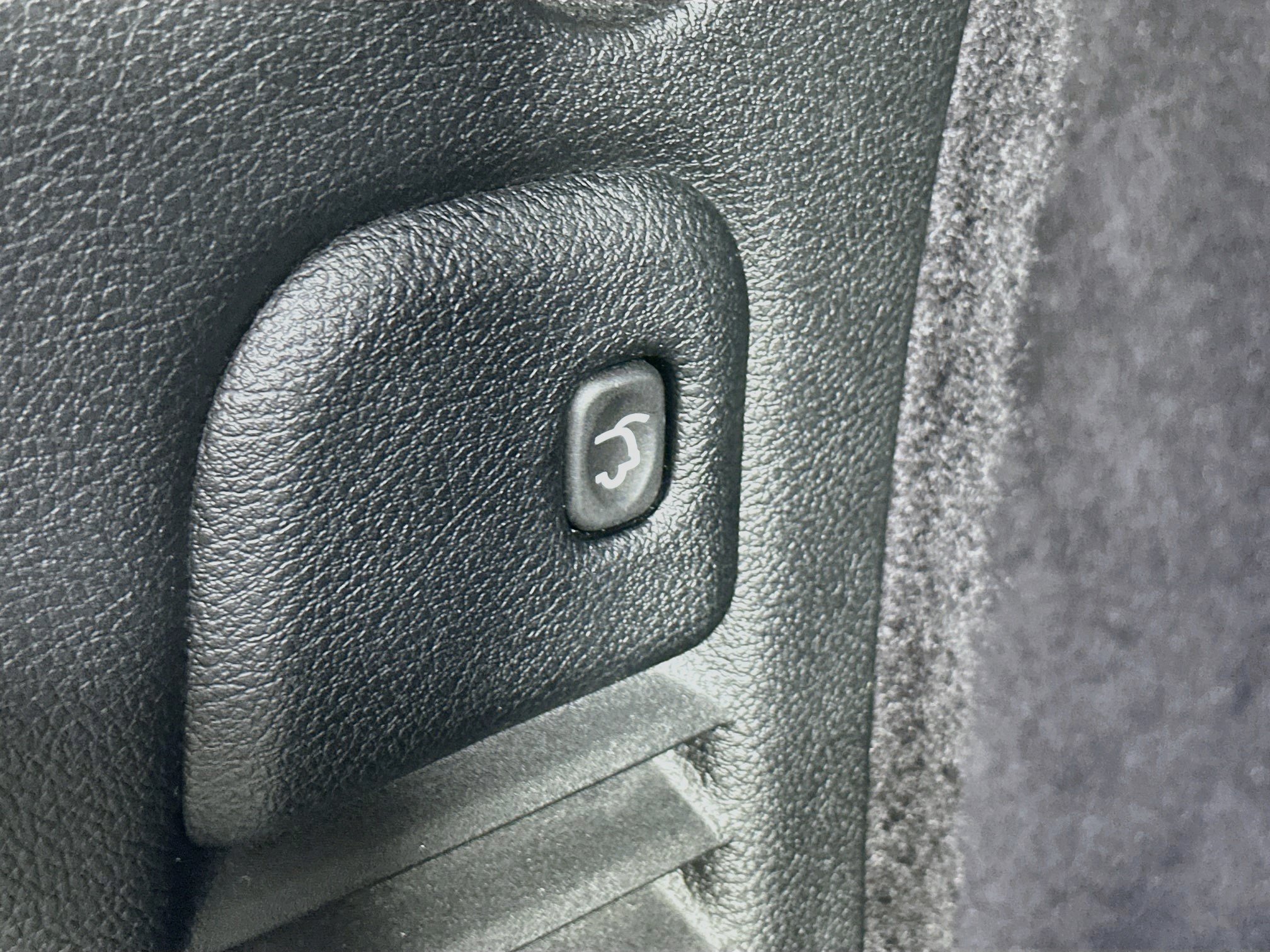 Used 2025 Dodge Durango GT RWD image 32
