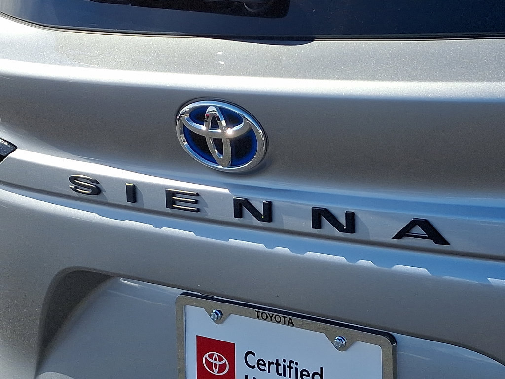 Certified 2025 Toyota Sienna XLE FWD image 35