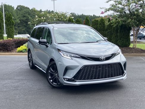 Used 2026 Toyota Sienna XSE FWD image 2