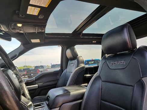 Used 2018 Ford F150 Raptor w/ Equipment Group 802A Luxury AWD/4WD image 12
