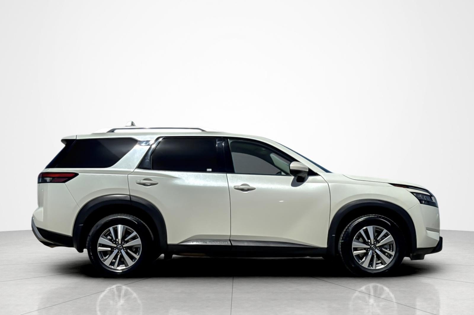 Used 2022 Nissan Pathfinder SL FWD image 6