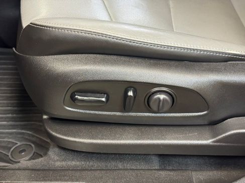 Used 2019 Chevrolet Equinox Premier image 12