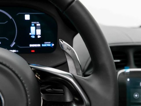 Used 2025 McLaren Artura Spider image 31