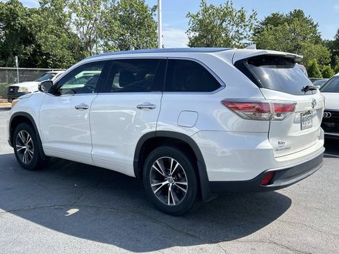 Used 2016 Toyota Highlander XLE AWD/4WD image 4