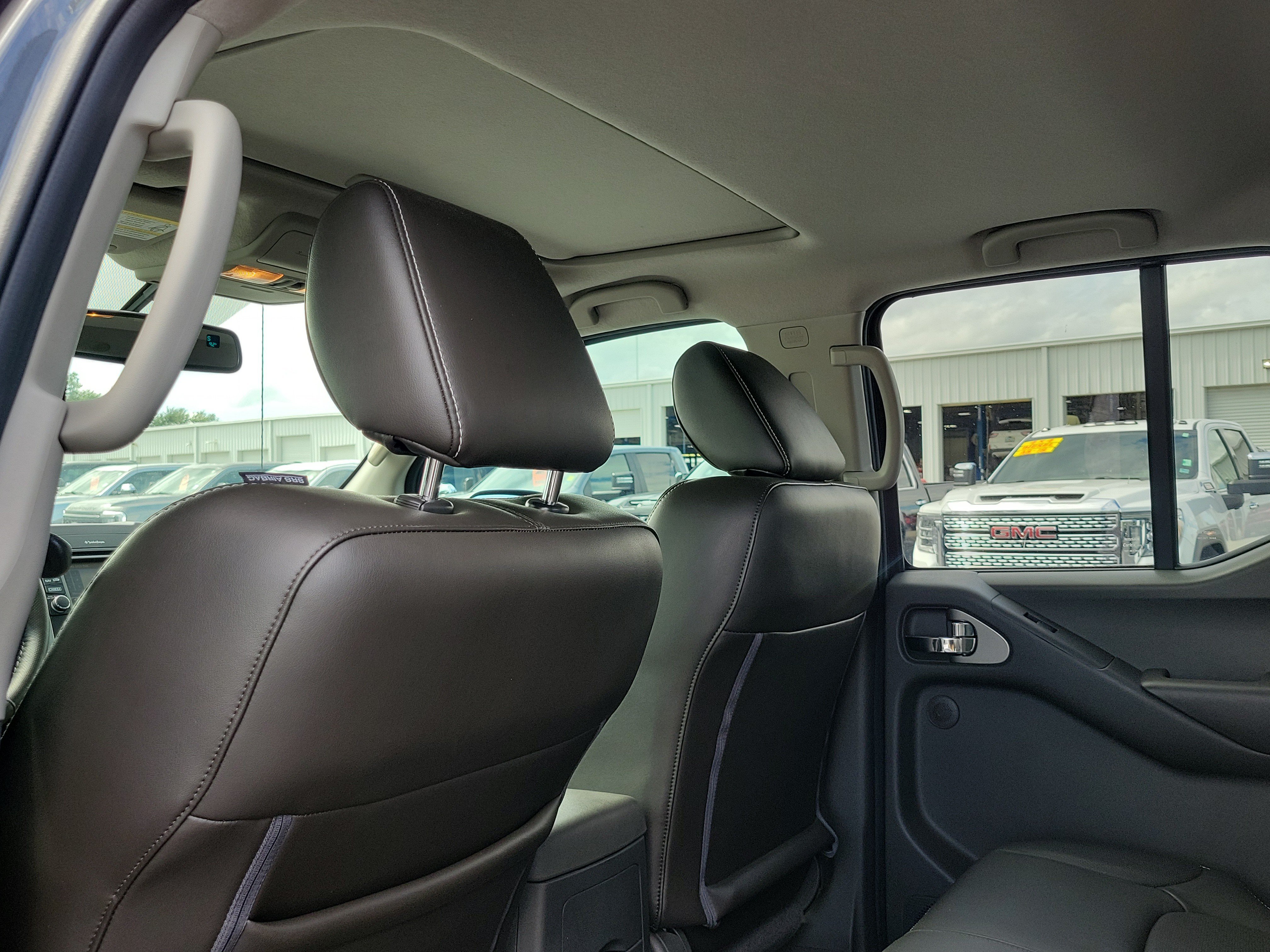 Used 2019 Nissan Frontier PRO-4X w/ Pro-4x Luxury Package AWD/4WD image 14
