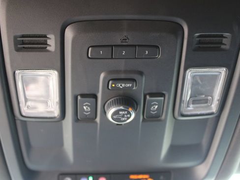 Used 2023 Chevrolet Suburban LT w/ Luxury Package RWD image 22