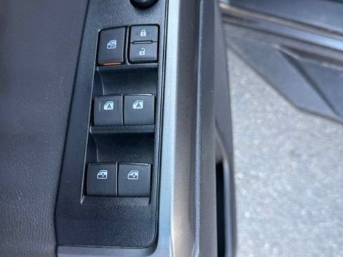 Used 2022 Toyota Tacoma TRD Off-Road w/ Technology Package AWD/4WD image 16