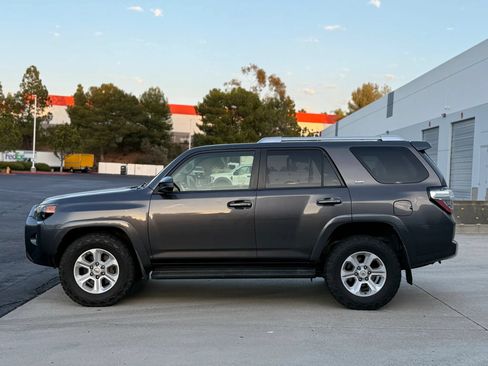 Used 2016 Toyota 4Runner SR5 AWD/4WD image 17