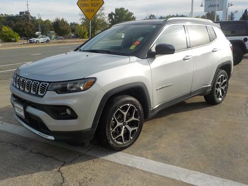 Used 2025 Jeep Compass Limited AWD/4WD image 12