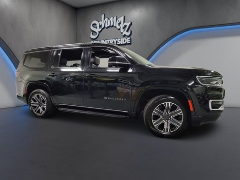 Used 2023 Jeep Wagoneer 4WD w/ Premium Group I image 3