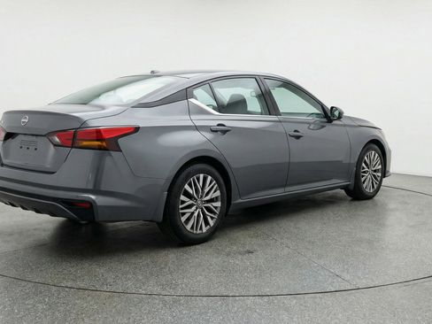 Used 2025 Nissan Altima 2.5 SV FWD image 9