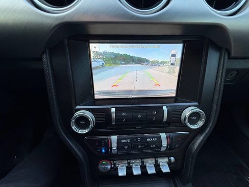 Used 2018 Ford Mustang Premium RWD image 31