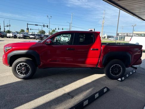 Used 2025 Toyota Tacoma TRD Off-Road AWD/4WD image 3