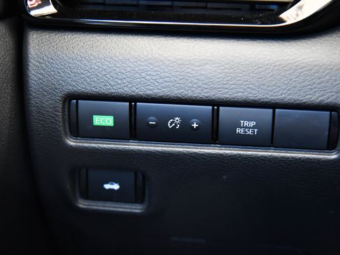 Used 2025 Nissan Sentra SV FWD image 28