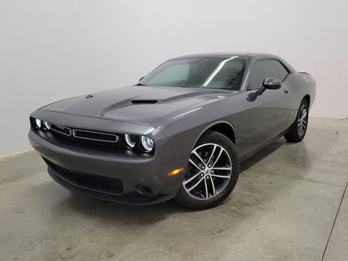 Used 2019 Dodge Challenger SXT image 30