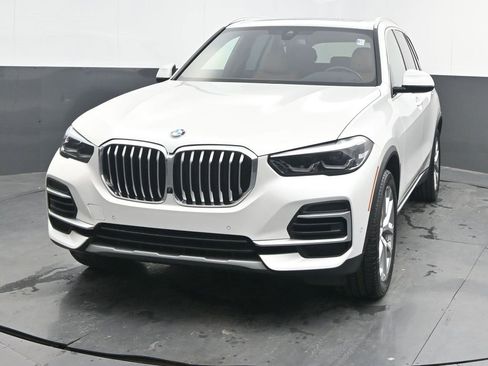 Certified 2022 BMW X5 sDrive40i w/ Premium Package image 3