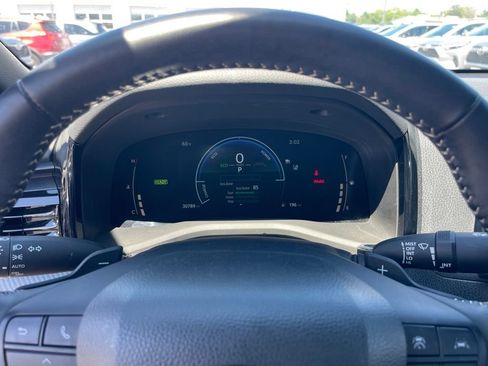 Used 2025 Toyota Camry SE w/ Convenience Package FWD image 10