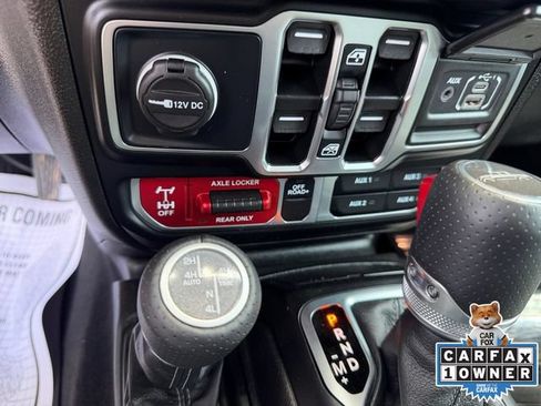 Used 2025 Jeep Gladiator Mojave AWD/4WD image 10