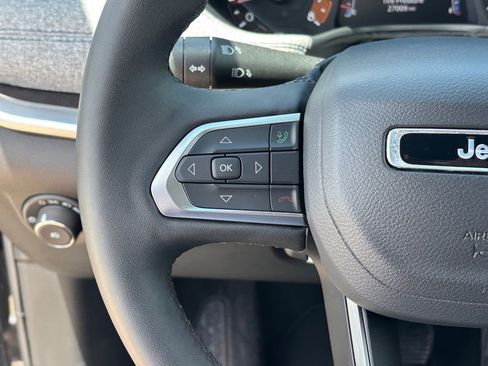 Used 2025 Jeep Compass Latitude AWD/4WD image 13