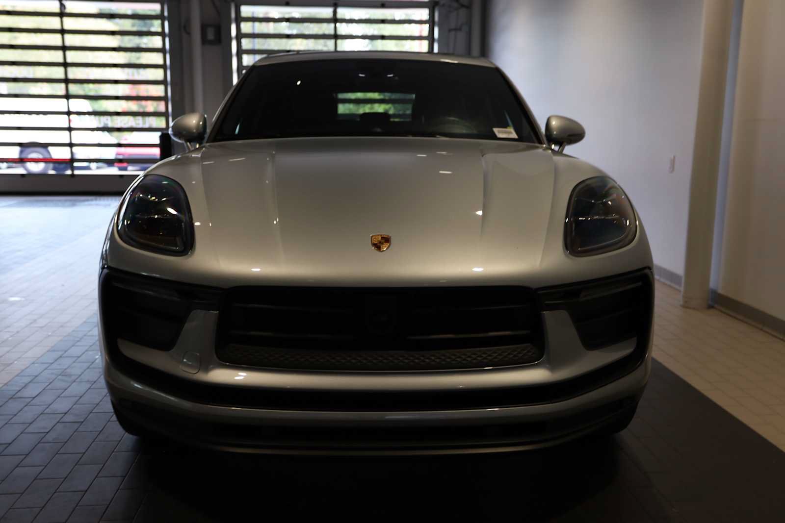 Used 2025 Porsche Macan AWD/4WD image 10
