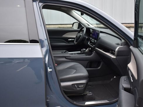 Used 2024 Toyota Grand Highlander AWD image 25