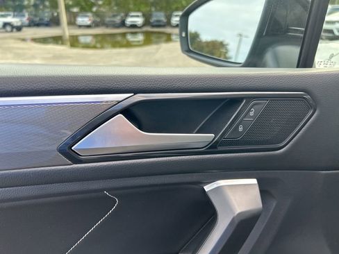 Used 2023 Volkswagen Tiguan SE R-Line image 40